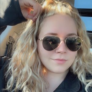 Meet your Posher, Makayla